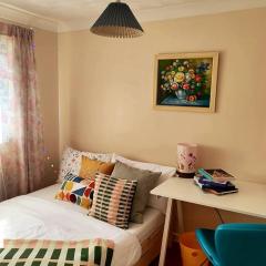 Cozy room near Heathrow
