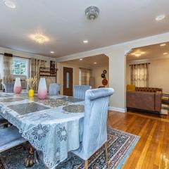 Extremely Spacious Home 10 Mins to The Encore