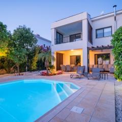 Villa Pontus - stunning views & privacy in beautiful garden with pool & hot tub