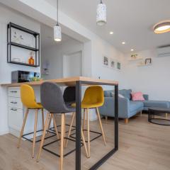 NEW LILI Apartment - Cosy Sea View Apartment with Free Parking