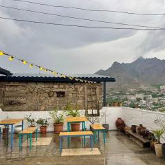 Khachats Toun Heritage