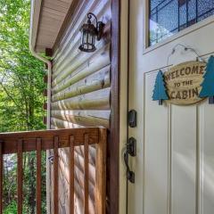 Family size, all wood cabin, pool table, hot tub