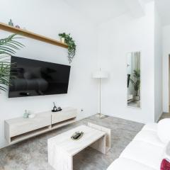 Rentero Central Two Bedroom Apartment in Prague - Two bathroom - Parking