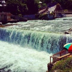 Hotel Dee waterfall view kutten