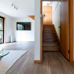 Bright and Beautiful Near the Gorge with Parking