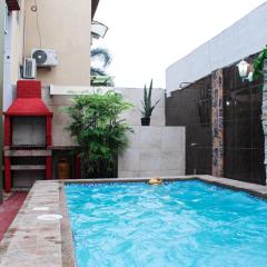 Piscina privada, BBQ, En casa privada de 3 habitaciones