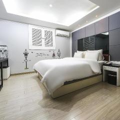 Zenith Hotel