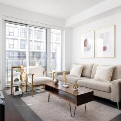 Classy and Luxury 2 bedroom apartment 5 mins to Dundas Square