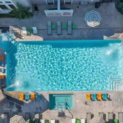 Stylish 3BR Apt with Pool Gym & Basketball Court