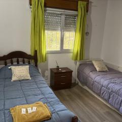 "Departamento 3 Dormitorios con Garage y Terraza con Parrilla -StayNeuquen- 1 cama doble mas 4 individuales, hasta 6 huéspedes