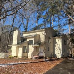 Quiet 2 bedroom house close to UNC Duke RTP