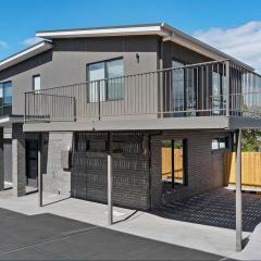 Modern New Home near Howrah Beach