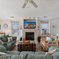 Vibrant 3 Bedroom Condo With A Bbq Grill & Outdoor Shower