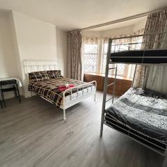 Double Bedroom Near Heathrow Airport & London