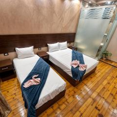Cairo Plaza, Ra Hotel