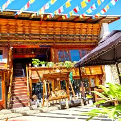 香格里拉悠然山谷客栈(独克宗古城店)