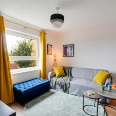 Private 3Bed-Parking-Sleeps5-By FabAccommodation