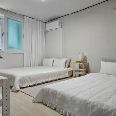 Haenggung-dong Stay