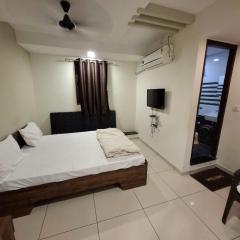 Shreeji's Hotel