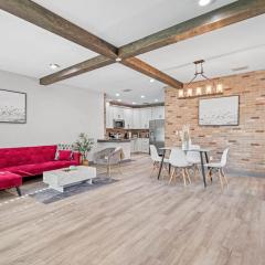 Sleeps 20! Luxe 6 BDRM 4 BTH Duplex - Downtown TPA