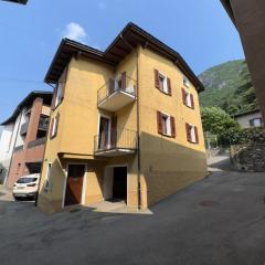 Casa Amarilla Mexicana - A rare gem in the hamlet of Pazzallo