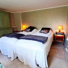 Charming 2BR Apt Retreat Smögen