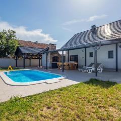 2 Bedroom Cozy Home In Vukovar