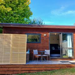 Lake Hawea Cabin with Mountain Views- OUTDOOR BATH!