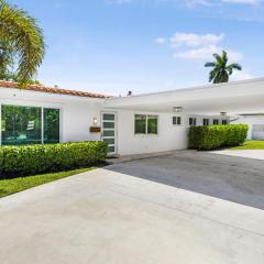 Charming Home with Pool in Biscayne Park