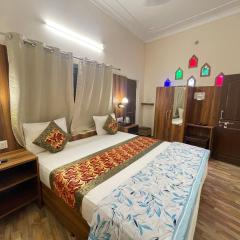 Kashi Ganga Ghat Guest House near Kashi Vishwanath Temple