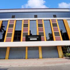 Super Townhouse Ernakulam North