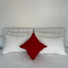 Yugogo One-Bedroom Apartment 37 London Road
