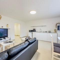 Quiet apartment by the center