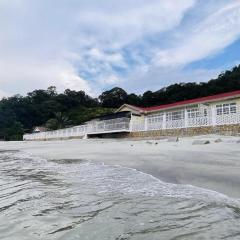 Beach-Front Family Bungalow with Seaview Pool, KTV, Pool, PS5, Speaker System, BBQ & more!!