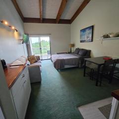 Cedar Lodge Condo with Private Balcony & Full Kitchen