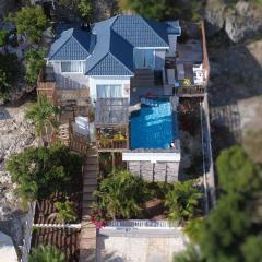 Lush Relaxing Coastline Villa with Private Pool