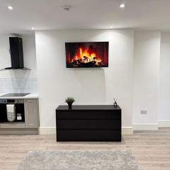 3BD Modern Home with Free Private Parking