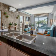 Luxe Modern-5 Star Area-Walk 2 Beach-Pool-BBQ-View-King Bed