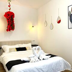 Studio Full Kitchen AC Free Parking Popcorn Wine