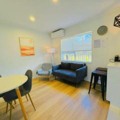 Bright Eden Park two bed townhouse private parking