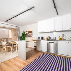 Stylish 2BR Apartment in Kingston Close to Lake