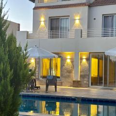 Villa Ayoun El Nakheel Luxury Family Stay with Garden and Pool