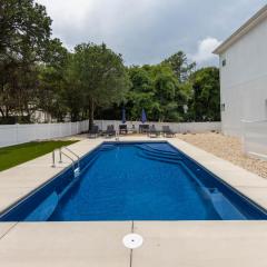 BRAND NEW Pool Hot Tub & Dog Friendly