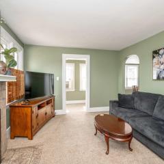Lakeside Landing - Modern & Chic 3BR Retreat