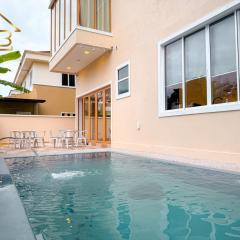 Aesthetic Muji Pool Villa in Ipoh 5BR 24Pax Karaoke Snooker Air hockey