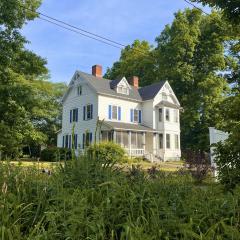 Bright and Cozy Room Saugerties
