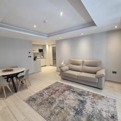Luxury Marina Apartment, Pool, Views & Prime Location