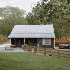 Leipers Fork Village Bungalow with Hot Tub & Firepit