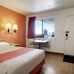 Super 8 by Wyndham Woods Cross - Salt Lake City North