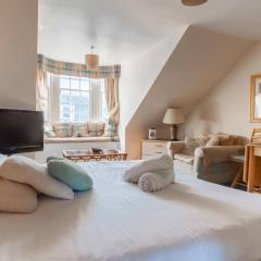 Edinburgh Apartment in the Heart of the City EDINBURGH CASTLE ON YOUR DOOR STEP